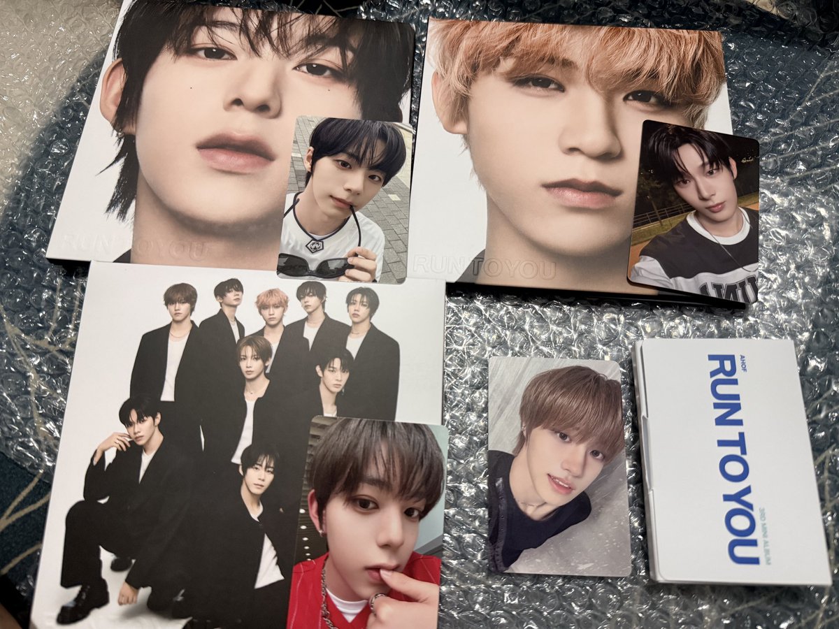 Strawberry_Byul's tweet photo. RTY pulls! 

I skipped the full set this comeback. I bought the group digipack and 2 randoms. Funny how I got the two maknaes with the two oldest members’ PCs. 

Their company seriously needs to step up their game with the albums. https://t.co/3cIGxIEHDK