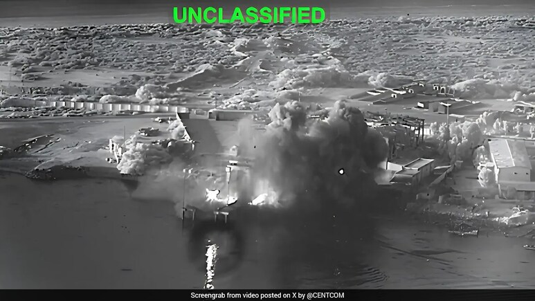 NDTVWorld's tweet photo. Video: US Strikes Iranian Submarine Centre Using Sea Drones For First Time
https://t.co/cS75X50o0m https://t.co/tePX64Axlp