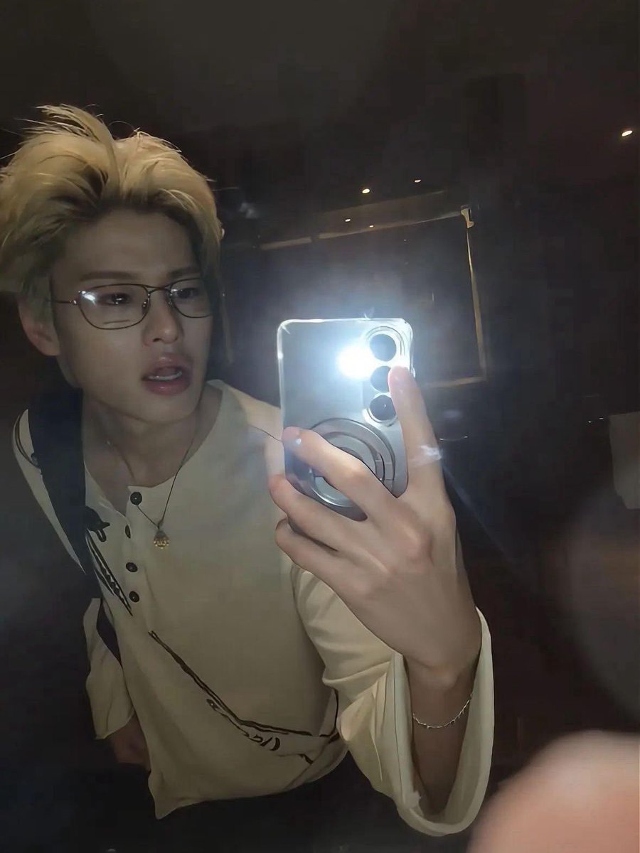 eoeoseok's tweet photo. https://t.co/ABNxNVm4vi