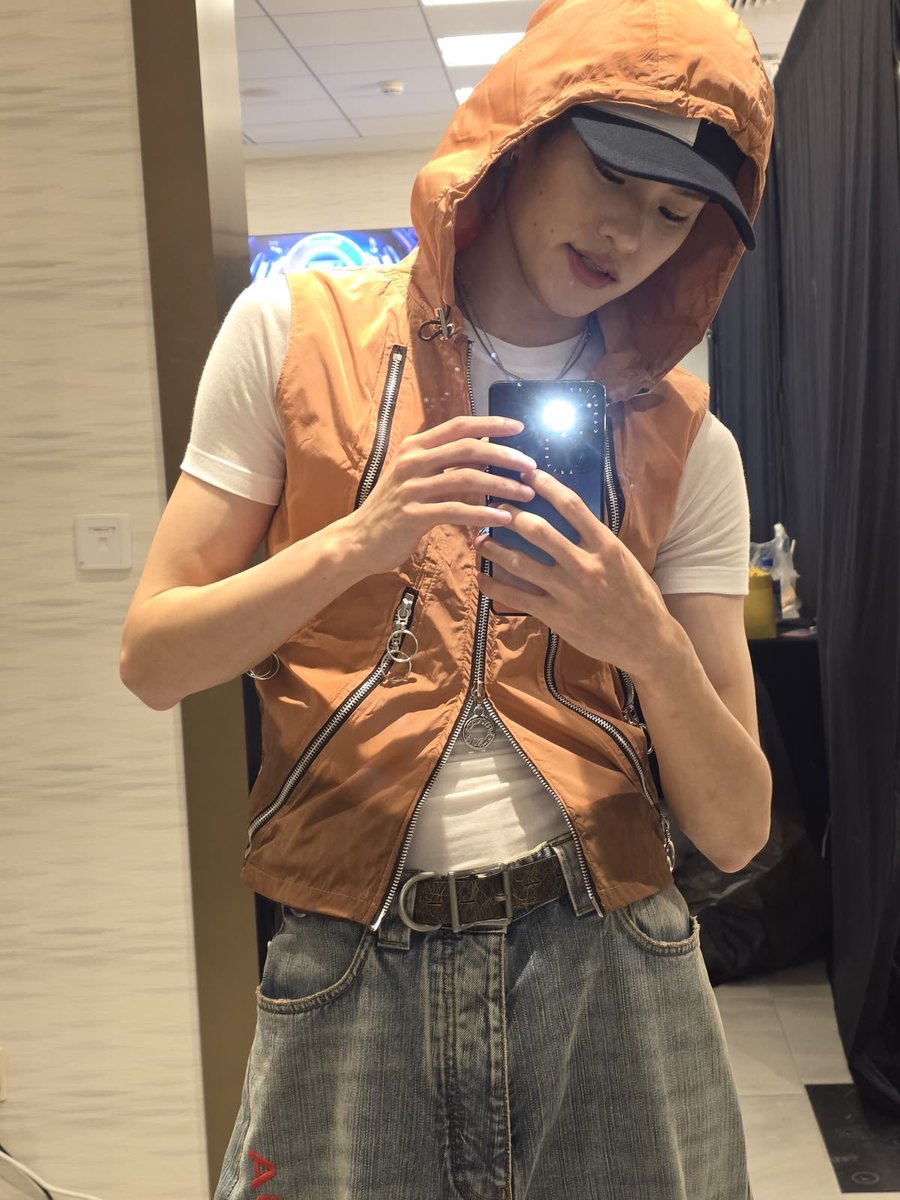 eoeoseok's tweet photo. https://t.co/ABNxNVm4vi
