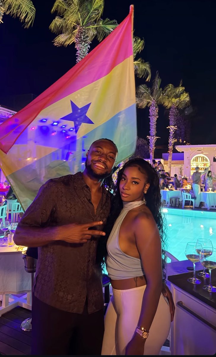 PrinceC86's tweet photo. Semenyo and girlfriend spotted chilling, 
Life is good 😄 🥰 https://t.co/uPU5lOguJa