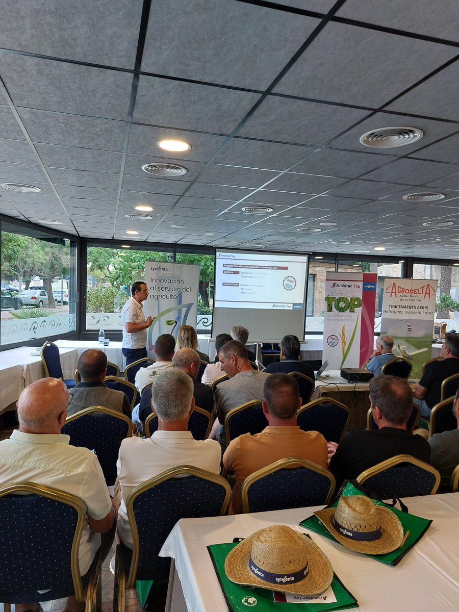 SyngentaES's tweet photo. 📸 Así fue nuestra jornada dedicada al cultivo del arroz, donde compartimos con los asistentes las soluciones de Syngenta para afrontar algunos de los principales retos del cultivo.

Durante la sesión nos centramos en el control de enfermedades clave como la Piricularia y la Helmintosporiosis, destacando la importancia de actuar en los momentos clave del cultivo para maximizar la eficacia de los tratamientos.

Además, presentamos Amistar Top, con su doble acción frente a las resistencias, una solución diseñada para mejorar el control de estas enfermedades y contribuir a proteger el potencial productivo del cultivo.

🤝 Gracias a todos los agricultores y profesionales que nos acompañasteis y participasteis en esta jornada. ¡Seguimos trabajando juntos por un arroz más sano y productivo!