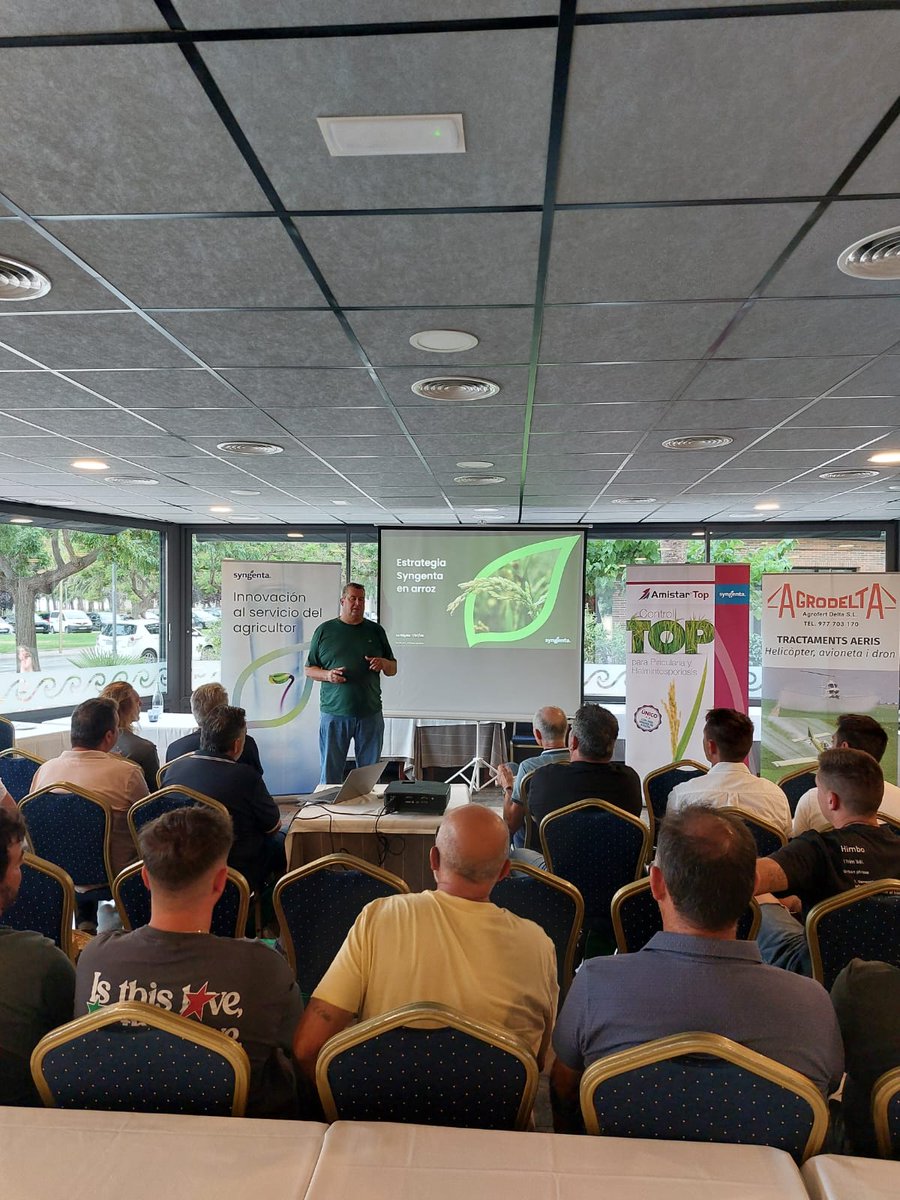 SyngentaES's tweet photo. 📸 Así fue nuestra jornada dedicada al cultivo del arroz, donde compartimos con los asistentes las soluciones de Syngenta para afrontar algunos de los principales retos del cultivo.

Durante la sesión nos centramos en el control de enfermedades clave como la Piricularia y la Helmintosporiosis, destacando la importancia de actuar en los momentos clave del cultivo para maximizar la eficacia de los tratamientos.

Además, presentamos Amistar Top, con su doble acción frente a las resistencias, una solución diseñada para mejorar el control de estas enfermedades y contribuir a proteger el potencial productivo del cultivo.

🤝 Gracias a todos los agricultores y profesionales que nos acompañasteis y participasteis en esta jornada. ¡Seguimos trabajando juntos por un arroz más sano y productivo!