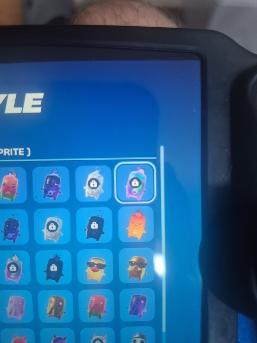 MonoLive88599's tweet photo. @FortniteStatus J'ai master mets holofoil sprite et pourtant je ne les est pas débloquer dans mon master pod https://t.co/bI9vXtxFgI