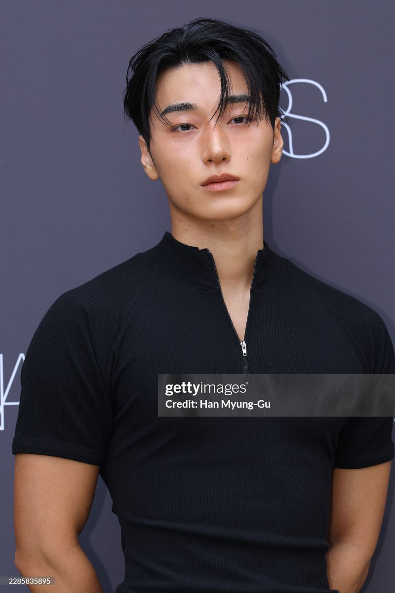 heartinsani's tweet photo. san serving BOTH face card and body card woah https://t.co/D18tWXz3XU