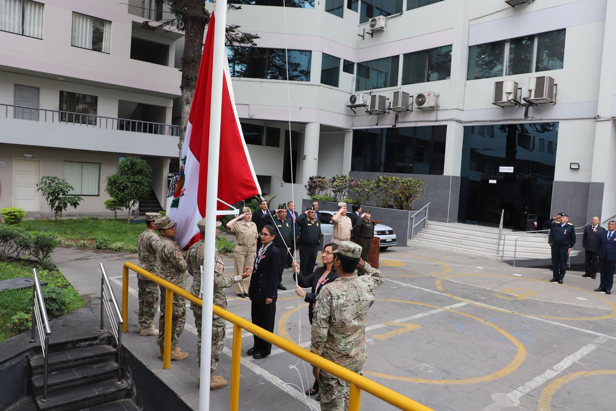 FMPPeru's tweet photo. El Fuero Militar Policial realizó su tradicional ceremonia de izamiento del Pabellón Nacional. En esta ocasión, Josefina del Socorro Gamboa García y Katherin García Ferre tuvieron a su cargo el izamiento de nuestro bicolor. 🇵🇪✨
#Izamiento #FMP #PabellónNacional https://t.co/JRMISvDvyc