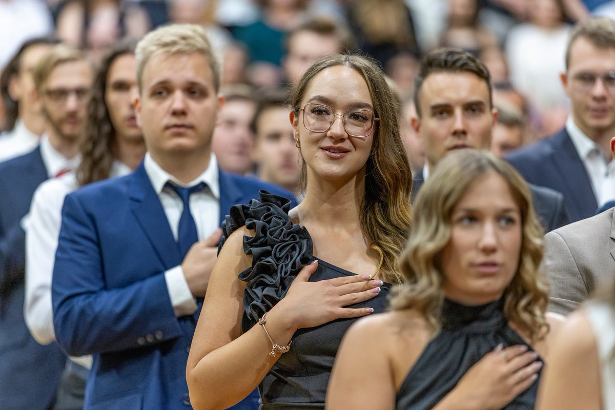 EKozpont's tweet photo. Megtartotta nyári Diplomaosztó ünnepségeit az ELTE szombathelyi campusa.

Tudósítás és képgaléria: https://t.co/eBd2Ok9gsU https://t.co/0AeVewXl3a