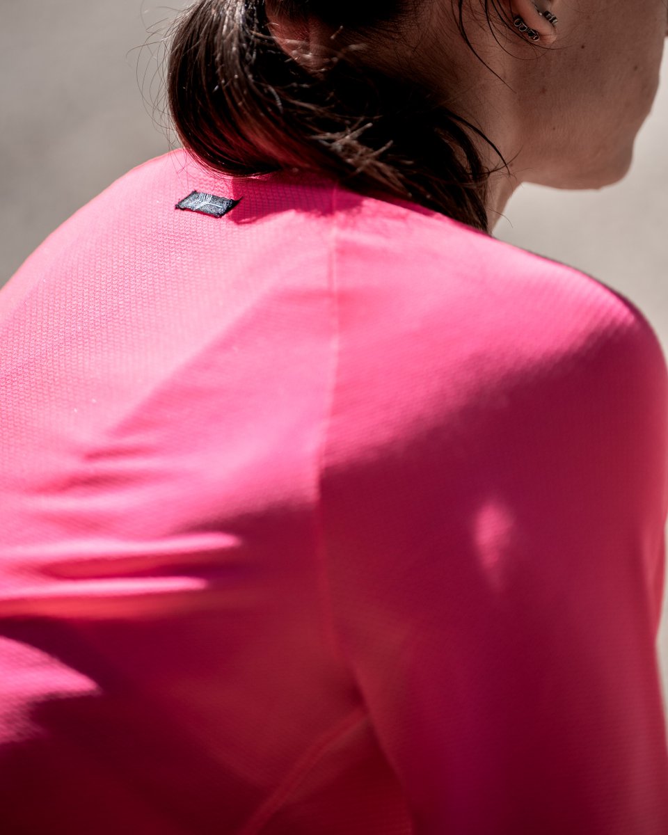 Polartec's tweet photo. The plan was an easy loop.
Then the run got good.
@Oiselle’s Flyout Long Sleeve is powered by Polartec® Delta™.
More coverage for hot miles.
No contradiction.
Just the run getting better and better.
#Polartec #Oiselle #MadeWithPolartec #MadeToGoBeyond https://t.co/1lHv7Wn8mu