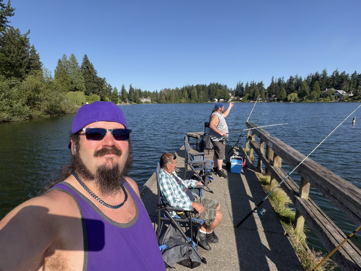 BlueBerryYum253's tweet photo. Oh yeah, fishing time!!! 🤙🎣 https://t.co/WsRImLIKfs