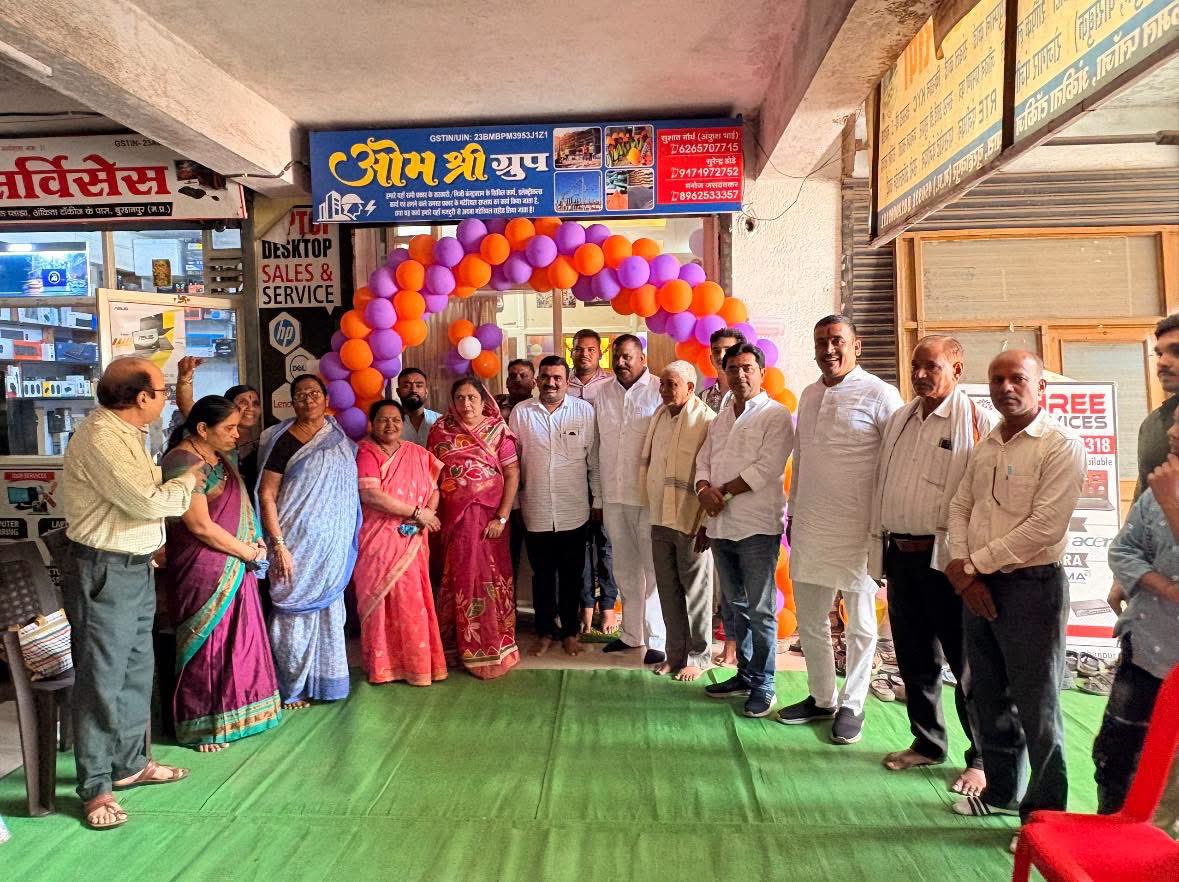 PatilBjp1's tweet photo. आज #बुरहानपुर में श्री सुशांत मौर्य जी के नविन प्रतिष्ठान #ओम_ग्रुप के शुभारंभ अवसर पर सम्मिलित होकर मंगलमय शुभकामनाएँ प्रेषित की ।

!! बाबा हनुमान जी से आपके उज्जवल भविष्य की कामना करता हूँ !!

BJP4BurhanpurBJP Madhya PradeshBharatiya Janata Party (BJP) https://t.co/0ouu4urGFf