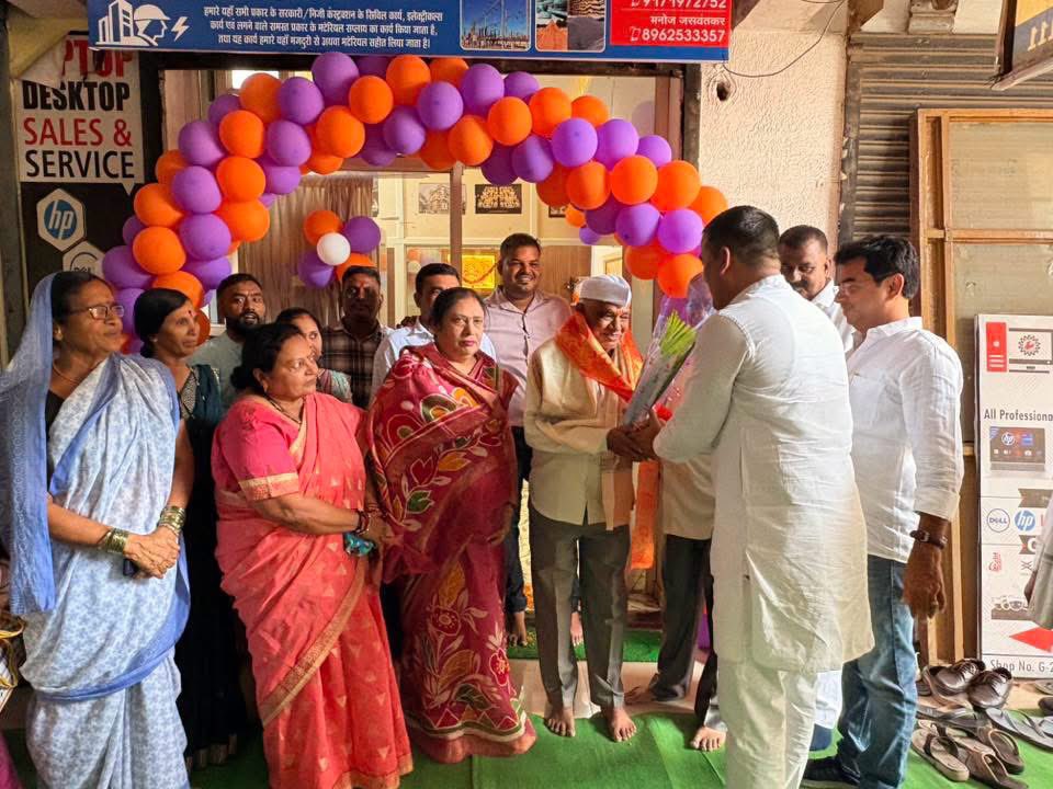 PatilBjp1's tweet photo. आज #बुरहानपुर में श्री सुशांत मौर्य जी के नविन प्रतिष्ठान #ओम_ग्रुप के शुभारंभ अवसर पर सम्मिलित होकर मंगलमय शुभकामनाएँ प्रेषित की ।

!! बाबा हनुमान जी से आपके उज्जवल भविष्य की कामना करता हूँ !!

BJP4BurhanpurBJP Madhya PradeshBharatiya Janata Party (BJP) https://t.co/0ouu4urGFf