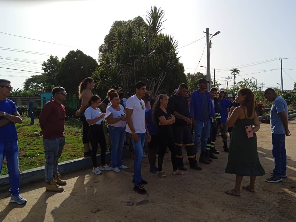 EEMayabeque's tweet photo. ✅| UEB Batabanó realizó un Mitin de Seguridad y Salud en el Trabajo donde se abordó la importancia de las 5 Reglas de Oro para el trabajo en las líneas. El espacio fue propicio además, para reconocer a los niños que participaron en el Concurso “Defensa Civil en Acción”. https://t.co/YRwNCy2igU