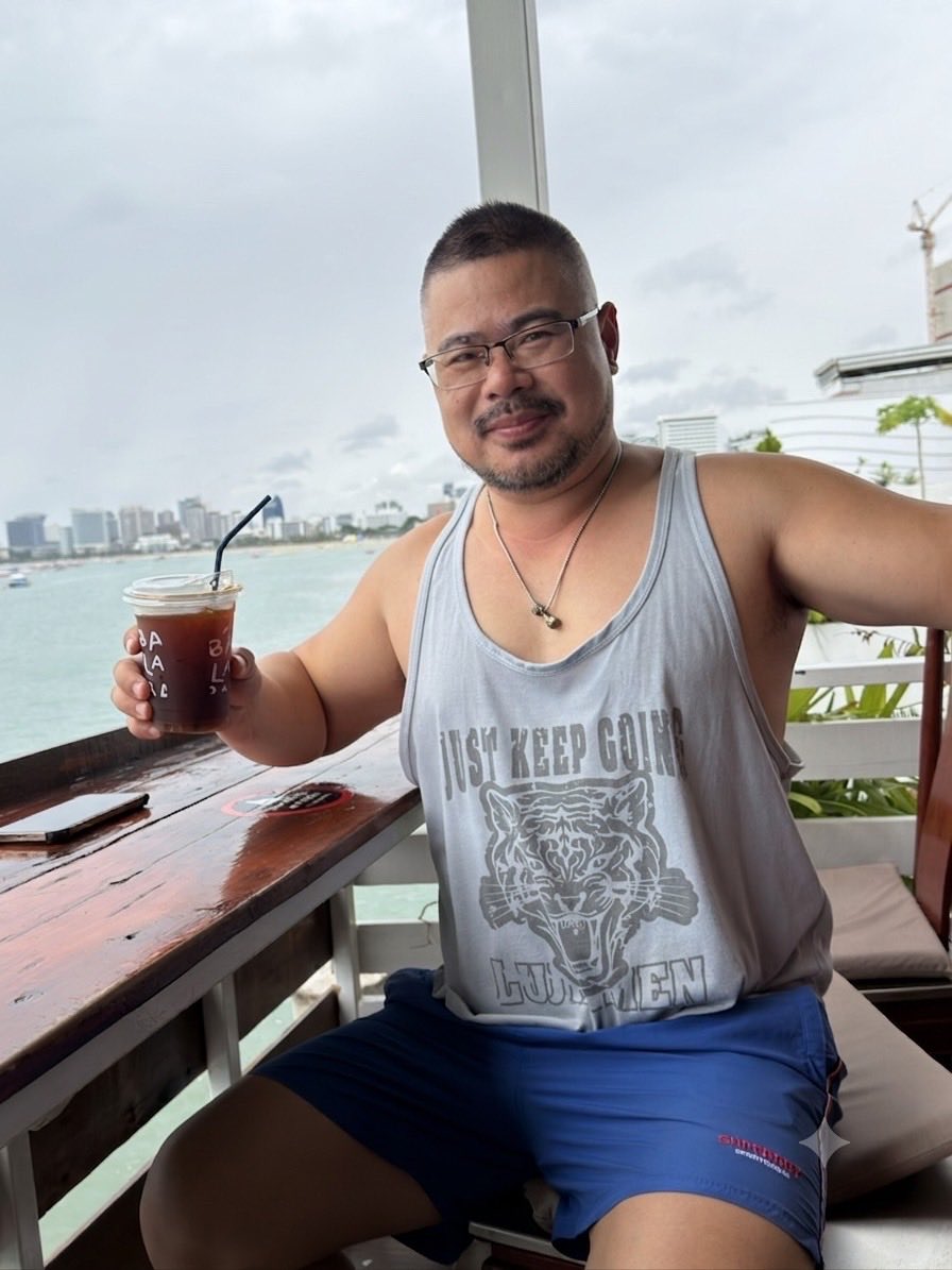 Ouyangqs's tweet photo. Get coffee at that trendy cafe in Pattaya https://t.co/Nq2pI1g3s8