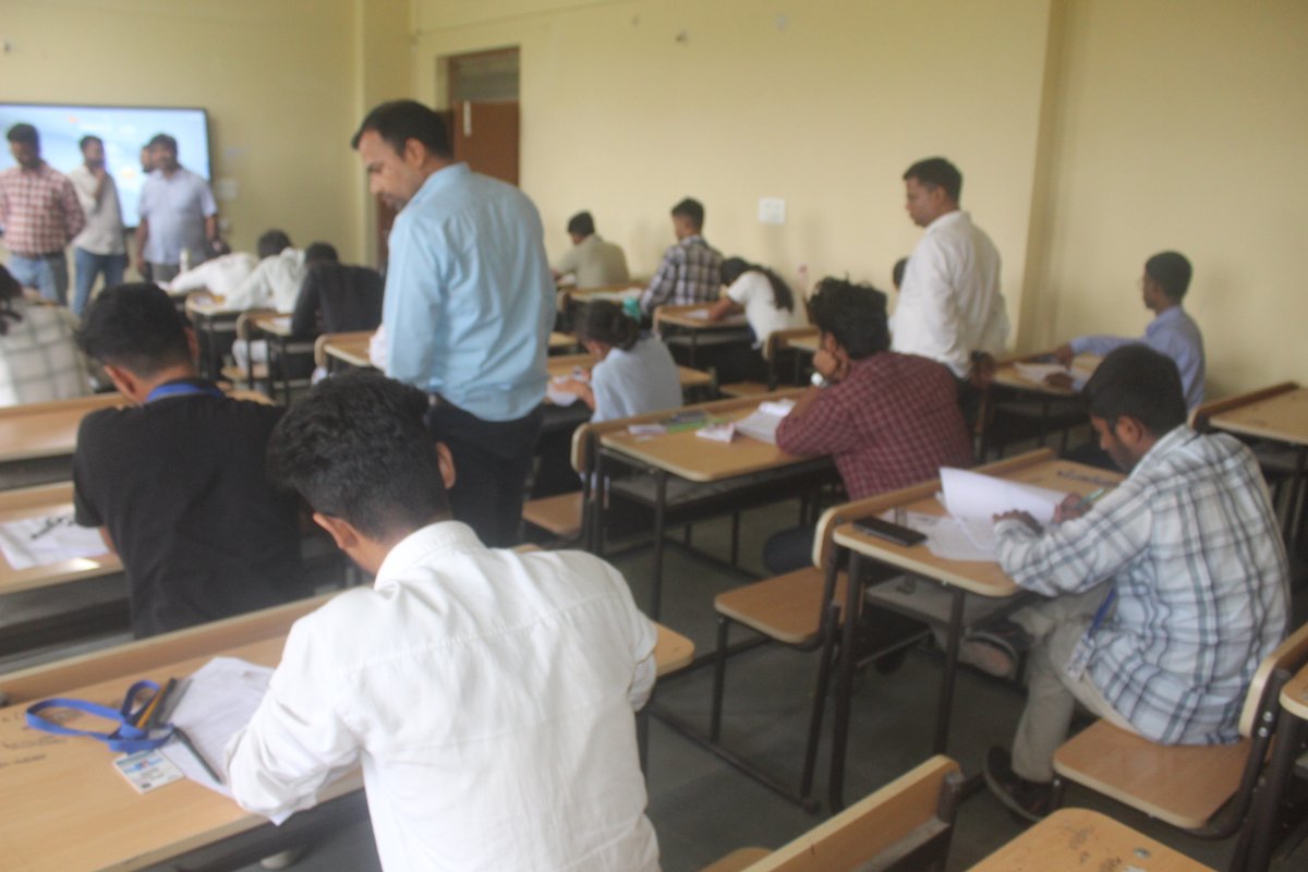 GEC_Madhubani's tweet photo. Glimpses of the 4th Day of the 2nd Semester Examination 2026. 📚 #BEUexam

The examination concluded peacefully, smoothly, and with complete fairness.

@DSTTEBihar https://t.co/pzxRVaMZU2