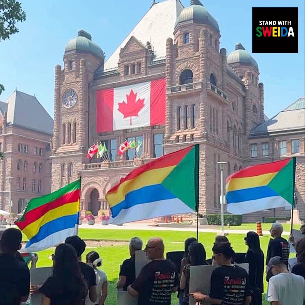 ciudadjefe's tweet photo. No matter where we are in the world, we stand fiercely together and proudly raise our flag! https://t.co/uPHjiluzJn