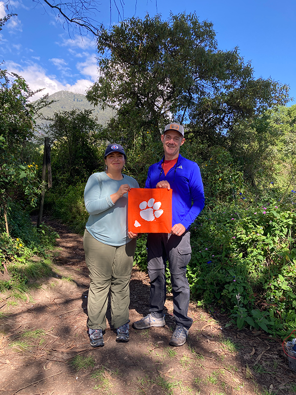 ClemsonCAFLS's tweet photo. Applying techniques refined in the southern Appalachians, @CaterinoLab documented hundreds of previously unknown rove beetle species in Ecuador, giving scientists a new window into one of the world’s richest biodiversity hotspots. 🌎🪲

Read More ➡️ https://t.co/2TTx3DYTpe https://t.co/ZY1HHTnUbr