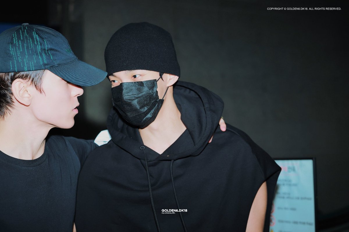 dumbosanctuary's tweet photo. “hyung, let’s ditch the after party and just make out at my place.”

“call.” https://t.co/x0HNvR2kAw