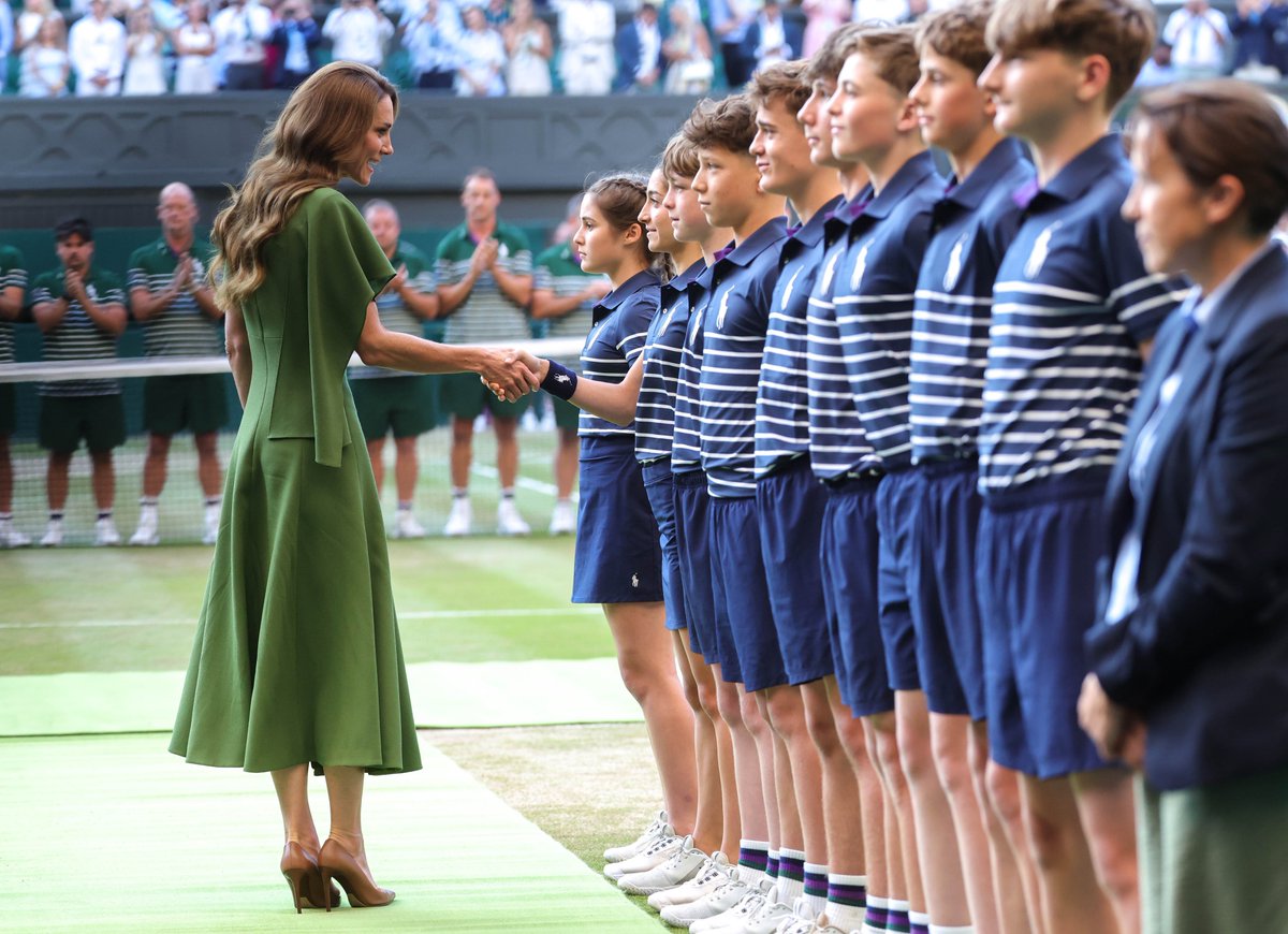christo34036850's tweet photo. Game, Set & Match 💚💜♔HRH #weekendvibes #BlazerLook #ClassyStyle #FashionInspo #ElegantStyle #ChicLook #Fashionista #frockingFabulous #queenbee #PrincessofWales #monarchy #PrincessCatherine #muse #RoyalFamily #iconic #Wimbledon26 🏴 https://t.co/6ryhRj4ARt