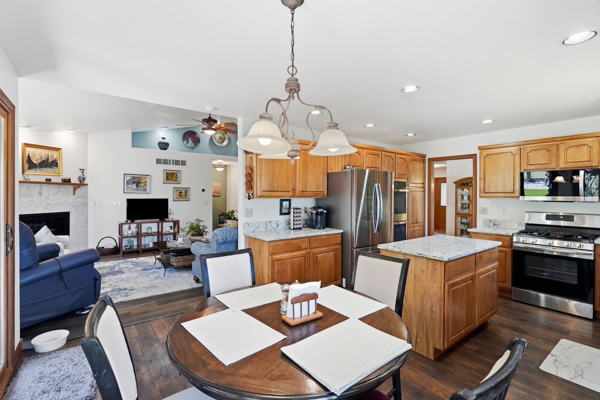 christians_team's tweet photo. #JustListed 3900 Park Drive, Rapid City, SD | $639,900
Space, Style, and the Perfect Southwest Location All in One 
5 Bedrooms | 3 Full Baths | 3,691 Sq. Ft. | 2-Car Garage
.
https://t.co/LLc9vqBr3F
Call 605-340-0768 for details
#Southdakota #Christiansteaminc https://t.co/S8j2W9UtI2