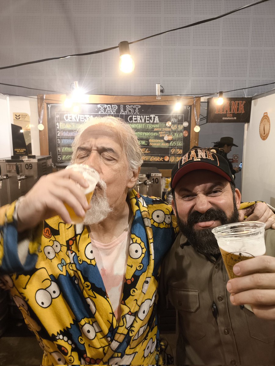 ramonhrc's tweet photo. @Paulaovv um brinde, saúde 🍻😎 https://t.co/Np3K7Wy0IP