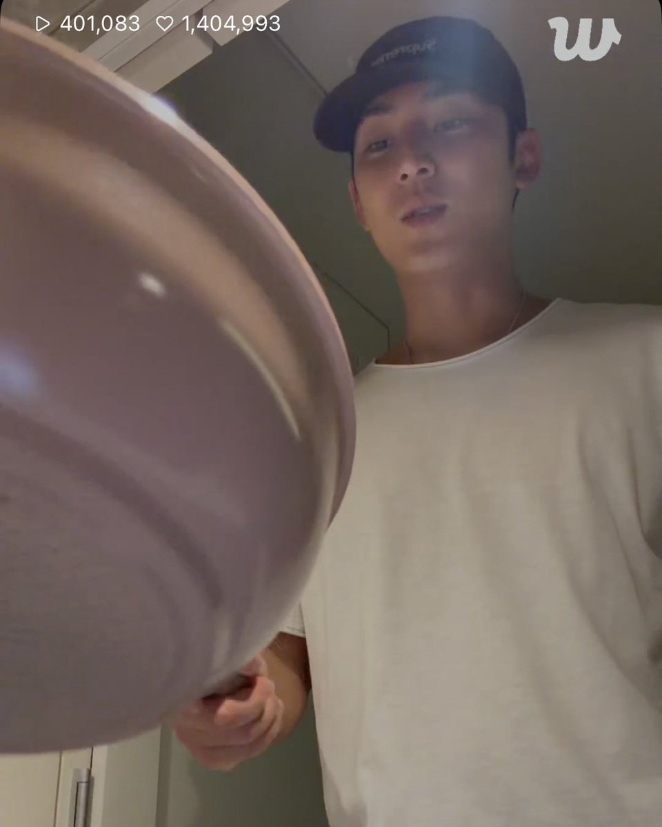 writesformw's tweet photo. mingyu during his solo lives in urijib:

✅ t1 mug
✅ purple pjs
✅ purple pan

ok kim mingyu 🤭💜 https://t.co/m77F20O2kV