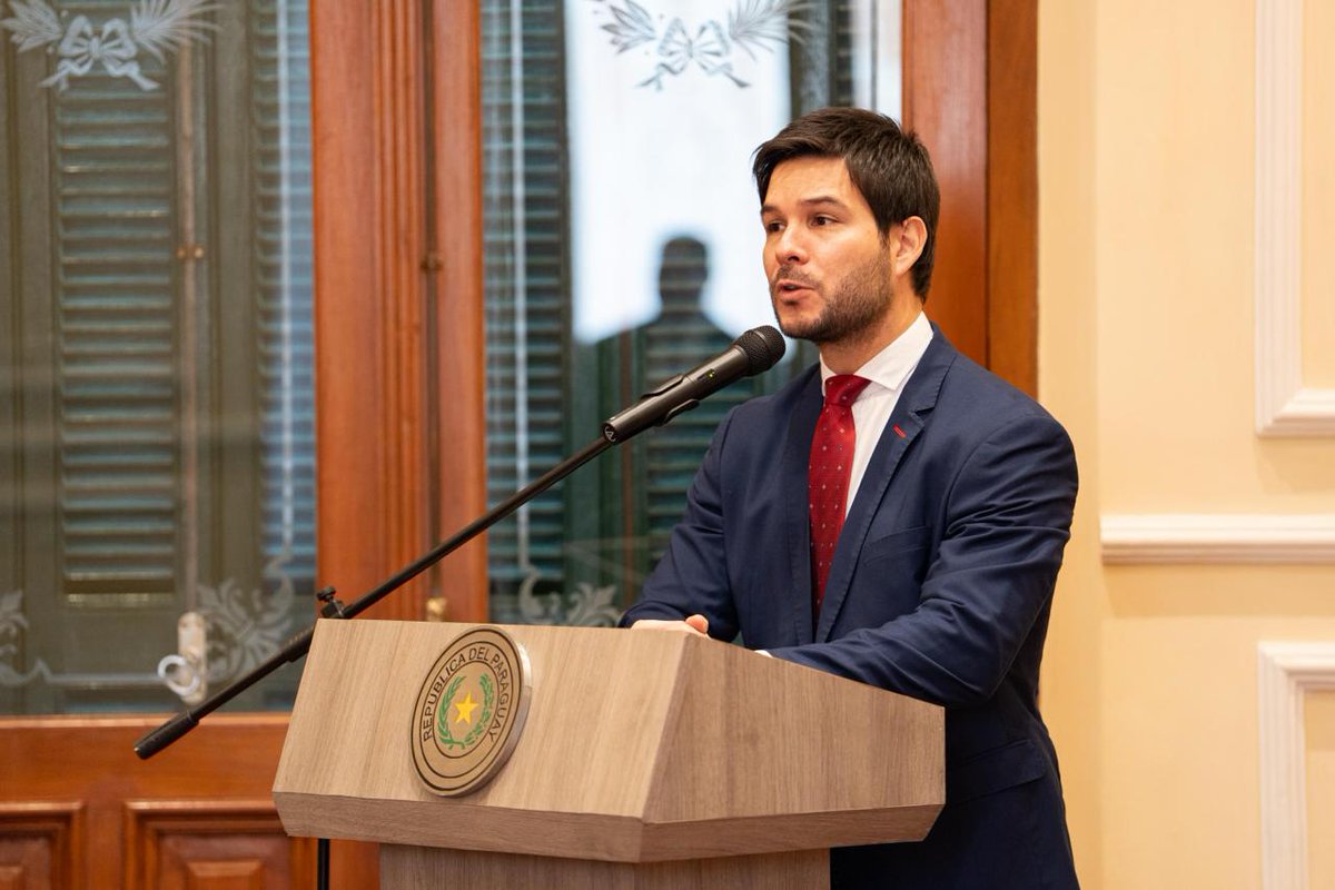 SantiPenap's tweet photo. Hoy marcamos un hito en la protección de nuestra infancia. Lanzamos oficialmente la Alerta MAFE en alianza con Meta, convirtiendo a Paraguay en el cuarto país de Sudamérica en implementar esta tecnología. Desde el Gobierno de Paraguay, activamos un sistema de notificaciones masivas en redes sociales para sumar miles de ojos a la búsqueda de niños y adolescentes desaparecidos. Cada minuto es vital y hoy estamos más preparados para asegurar que regresen a casa.