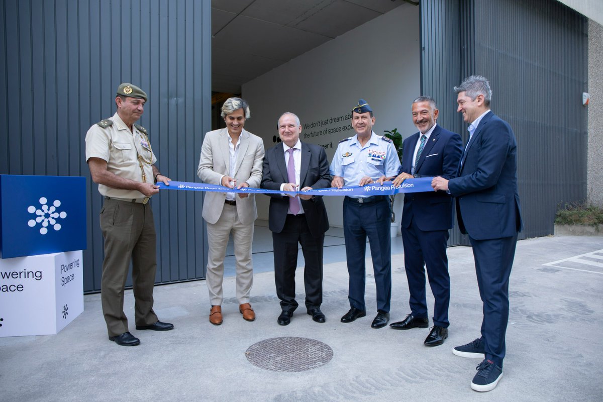 minturgob's tweet photo. El ministro @jordihereub ha participado en la inauguración de la  nave industrial de @PangeaAerospace en L'Hospitalet de Llobregat, Cataluña. El proyecto refuerza la innovación, manufactura y capacidad de desarrollar tecnologías estratégicas desde España que compitan globalmente. https://t.co/1omoYBWMOv
