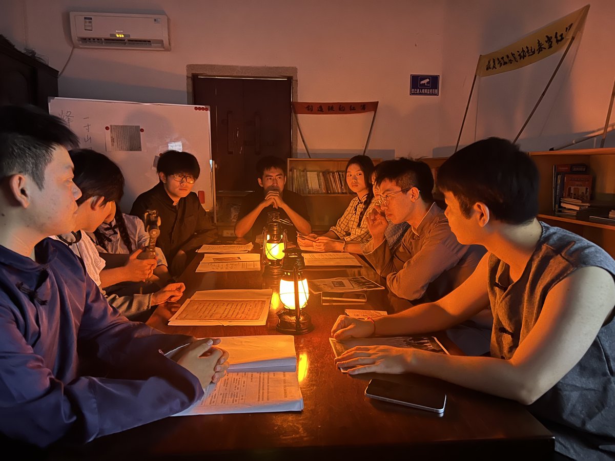 xzyey42946686's tweet photo. Just nailed the most chaotic yet fun murder mystery剧本杀 last night! 10/10 for plot twists and our group’s over-the-top roleplaying ♂ Can’t wait to book the next one!， https://t.co/WsSgPlDxSI