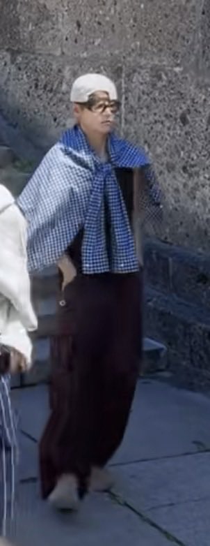 Taehyungimpact's tweet photo. A guide to style your shirt by kim taehyung https://t.co/rMODvQZ9ug