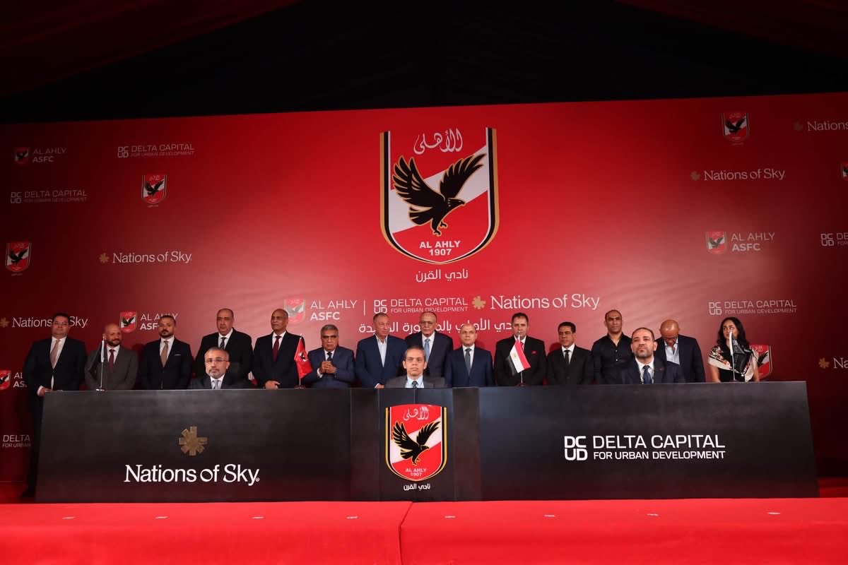 AlAhly's tweet photo. 🔴 مراسم توقيع عقد مقر النادي الأهلي بالمنصورة الجديدة بالشراكة مع شركة "دلتا كابيتال" للتطوير العقاري وشركة "نيشنز أوف سكاي"🦅✨ https://t.co/M2fEFqcBwn