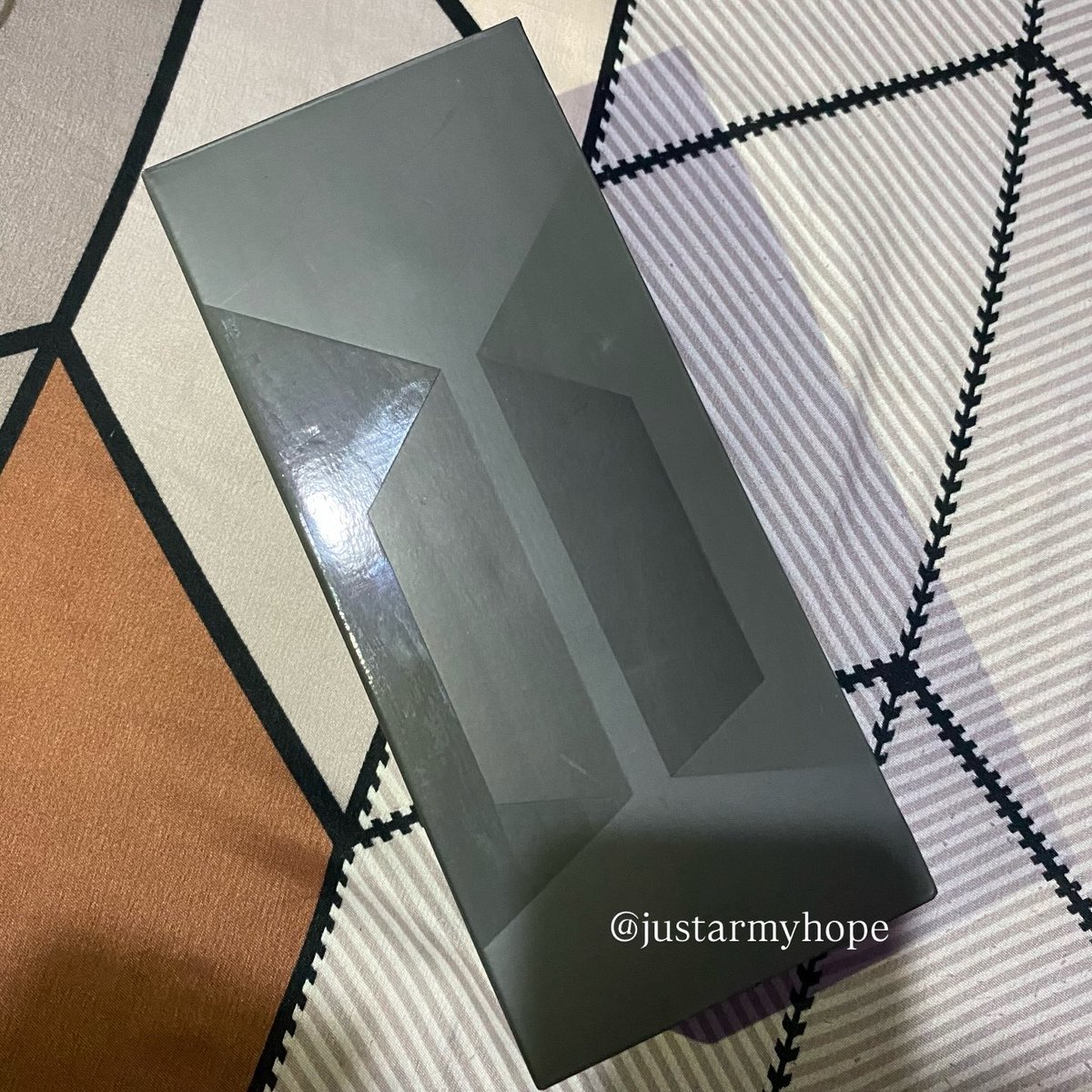 justarmyhope's tweet photo. wts lfb ph bts armybomb lightstick mots se

Selling my AB MOTS SE lightstick for a low price! 

price: ₱1,200.00 + sf
mod: j/nt | lb/c
mop: jikash | bank transfer

details:
- good condi (mint condi)
- box have some dents, but overall good appearance

rfs: need funds for tuition+ https://t.co/bzkI2GMmbe