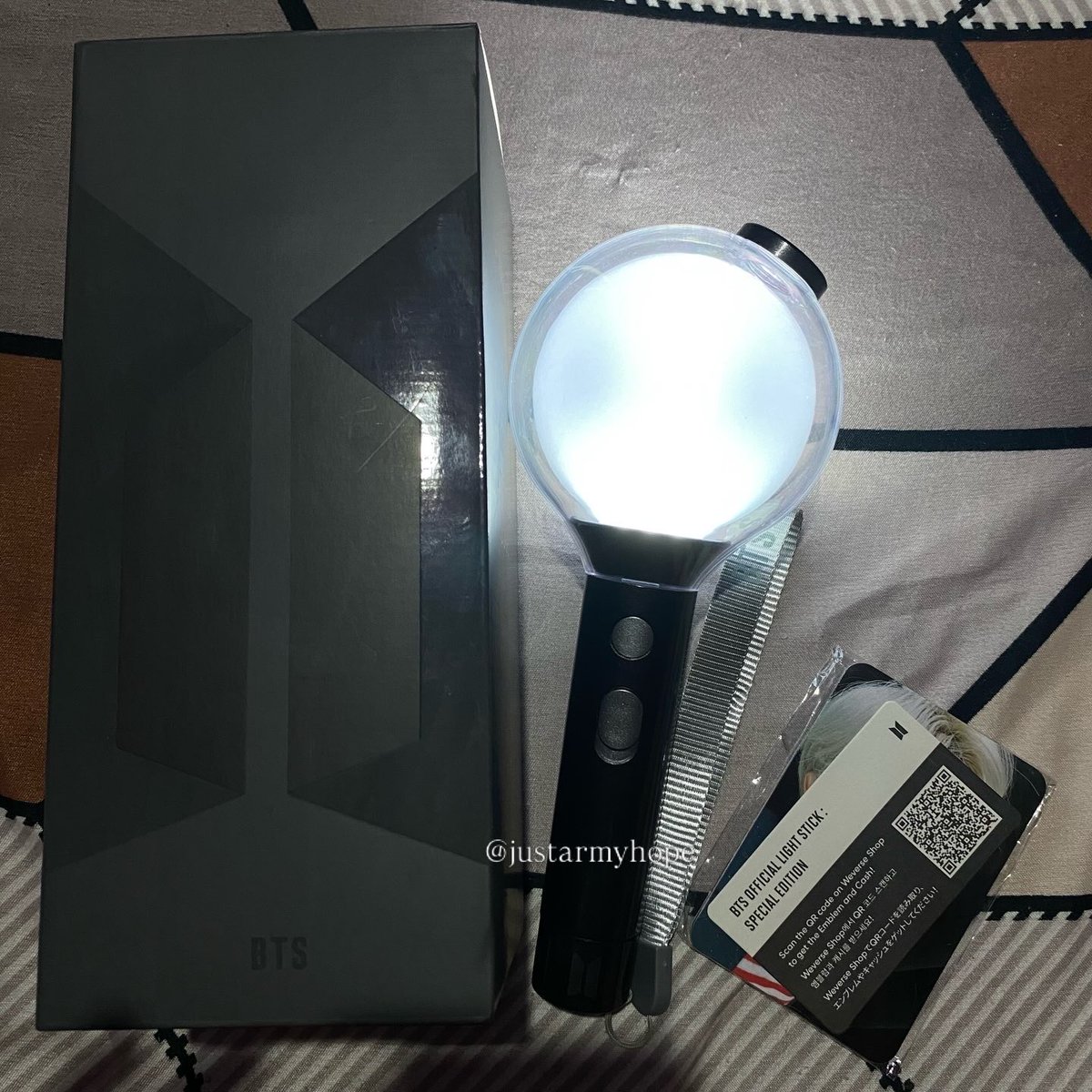 justarmyhope's tweet photo. wts lfb ph bts armybomb lightstick mots se

Selling my AB MOTS SE lightstick for a low price! 

price: ₱1,200.00 + sf
mod: j/nt | lb/c
mop: jikash | bank transfer

details:
- good condi (mint condi)
- box have some dents, but overall good appearance

rfs: need funds for tuition+ https://t.co/bzkI2GMmbe