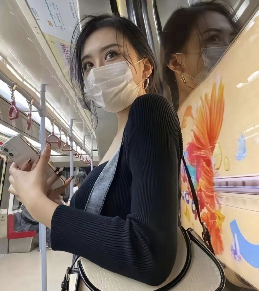 khmtel's tweet photo. Stranger gave me their last reusable mask at the subway when mine broke, no words just a warm smile—small kindness that turned my rough day around.， https://t.co/Z6t4naPhot