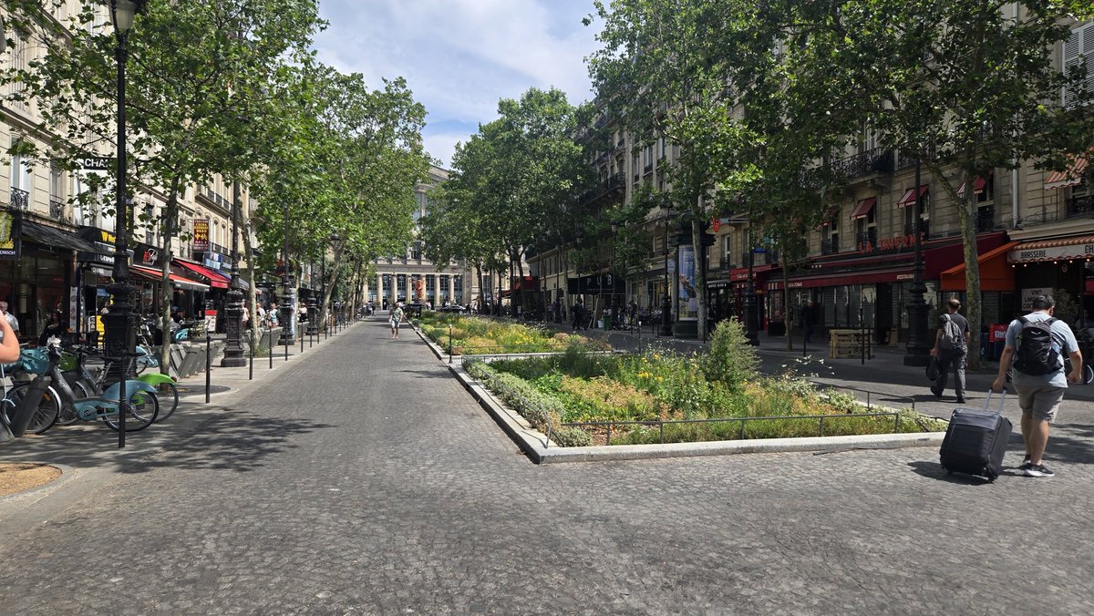 Compiegne75010's tweet photo. Chroniques de la rue de Compiègne 

Lundi 13 juillet...

N'y a t'il pas un défaut de conception du plan de circulation ?
Bd Denain, rue de Saint Quentin, rue Lafayette : vides...

Rue de Compiègne : 36 degrés, une rue de 150 m, l'enfer !! https://t.co/LGDJTE102H