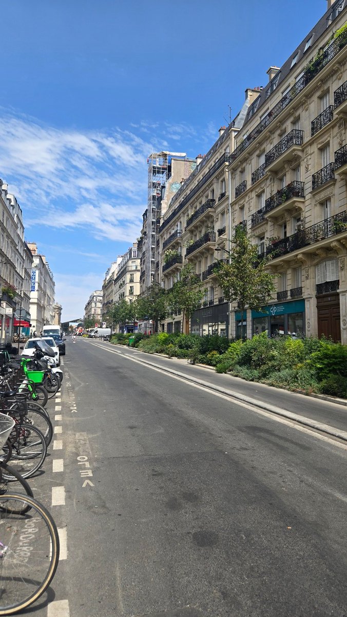 Compiegne75010's tweet photo. Chroniques de la rue de Compiègne 

Lundi 13 juillet...

N'y a t'il pas un défaut de conception du plan de circulation ?
Bd Denain, rue de Saint Quentin, rue Lafayette : vides...

Rue de Compiègne : 36 degrés, une rue de 150 m, l'enfer !! https://t.co/LGDJTE102H