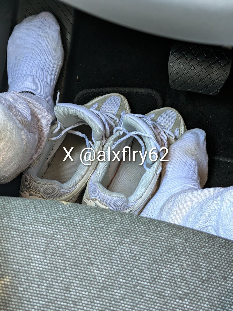 alxflry62's tweet photo. Il est temps de venir dΓ©crasser mes π #Nike #P6000 mon πΆ
Elles ont des km au compteur π₯π₯π€
#chaussettes #cho7 #kiffeur #kiffeurcho7 #socks #usedsock #usedsocks #chaussettesblanches #sport #lockerroom #sneakers #whitesocks #socksfetish #fetish #sweatysocks #dirtysocks https://t.co/X3G8obuWne