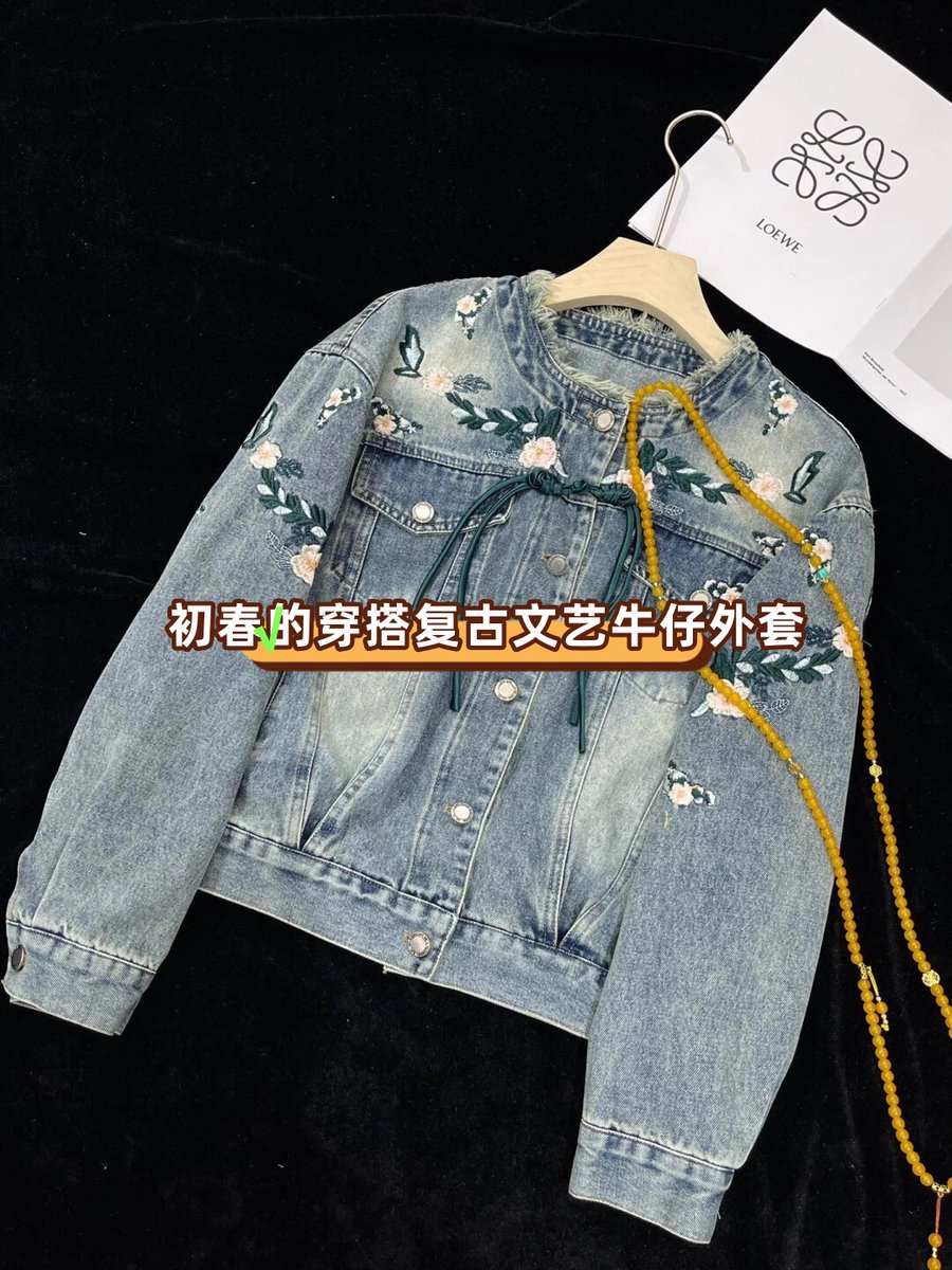ehqls275's tweet photo. Turn an old denim jacket into a trendy tote bag in 10 mins! Upcycling for sustainable style. https://t.co/QqrSylZHmx