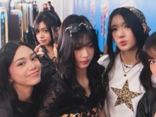 ForLoveliest's tweet photo. H-hei halo kak kameranya di sini ya 👋🏻 https://t.co/1gj9kKRMjY