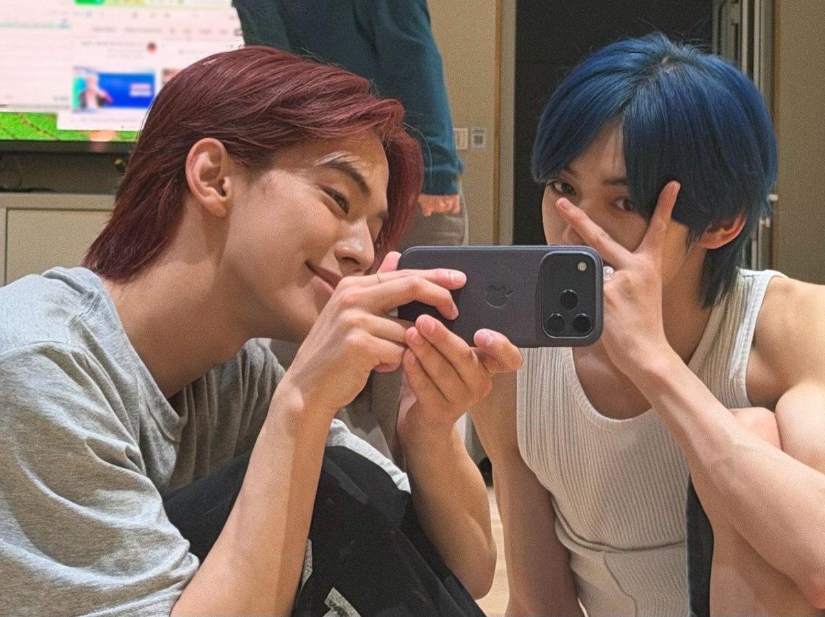 youngjaemidis's tweet photo. Mantep juga lu berdua https://t.co/AnwO41pflf
