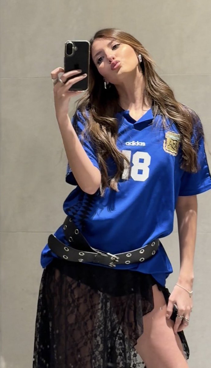 FootieKitCuties's tweet photo. 🇦🇷🔥 Thanks to the gorgeous @RoCarracedob for reminding us how much we love this classic Argentina shirt. ⚽️😍 https://t.co/oyIb7NOQwg