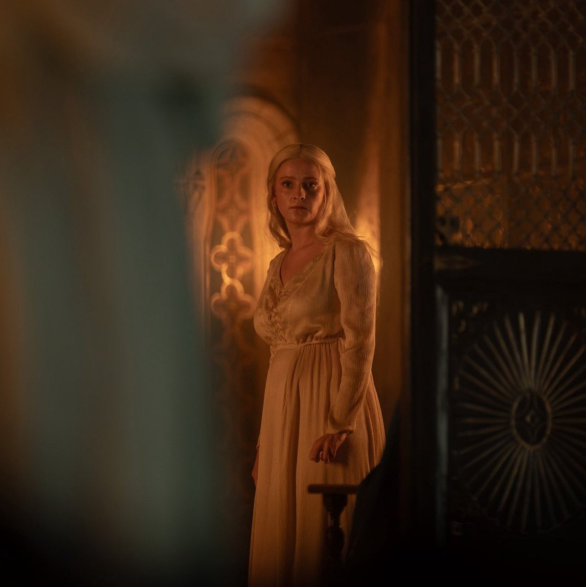 westerosies's tweet photo. Showrunner Ryan Condal on Queen Helaena’s pregnancy in #HouseOfTheDragon Season 3: 

“Helaena being pregnant is a major complication for her, given the fact that she is literally under Rhaenyra's shadow and is her prisoner. And if that child is a boy, it will be very problematic for both Rhaenyra and for her and Alicent. So, it seemed like a way to keep certain threads from the book alive in a way that fit the plot, I think, and the story we're telling here in our version, our adaptation of the Dance of the Dragons.”

(https://t.co/vvYd61mX2o)