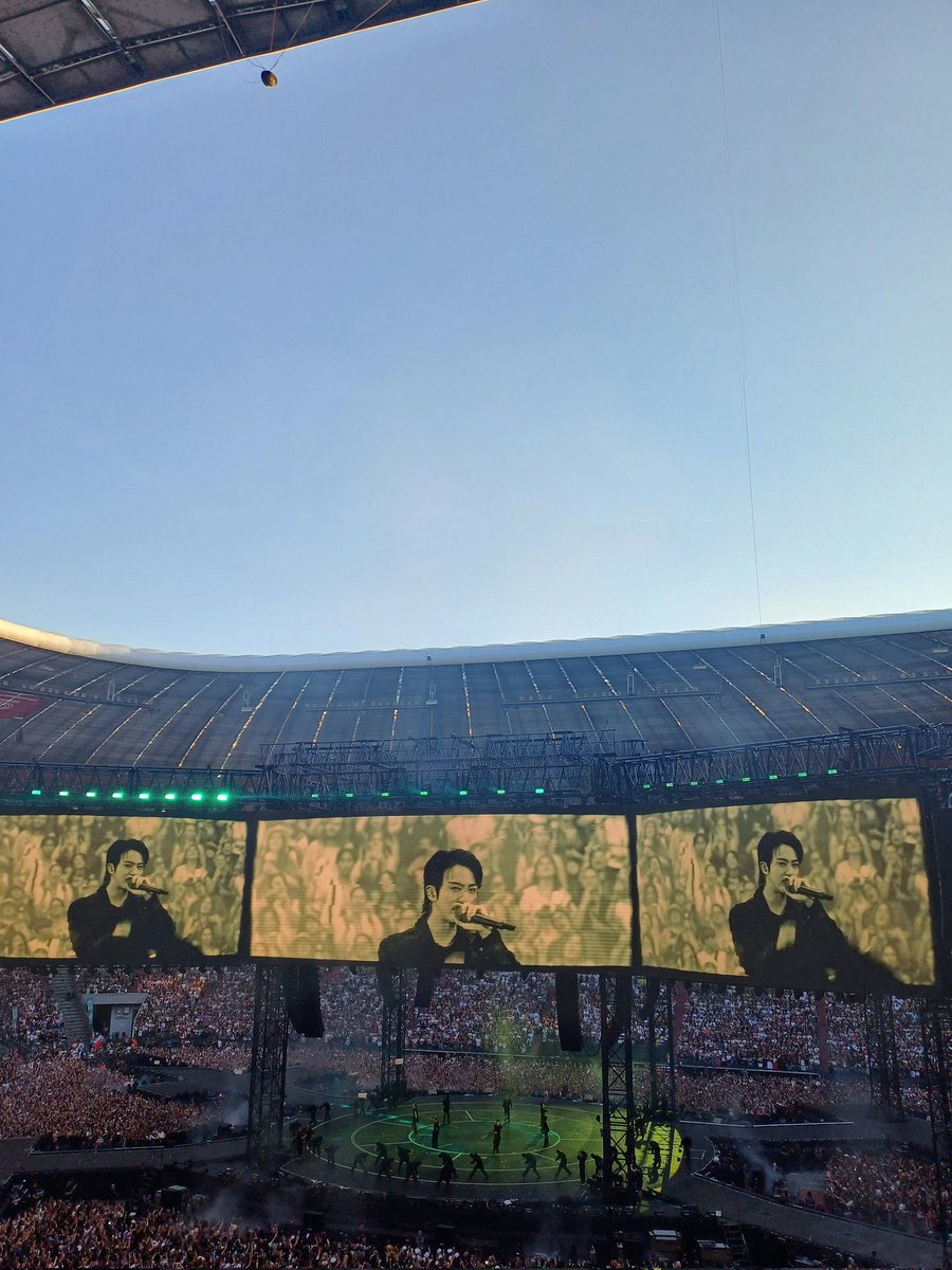 seokjin_halo's tweet photo. had so much fun at the concert and in munich in general!! 🥹 i finally got to see seokjin and bts, and it was even better than i expected. and i finally got to meet my girls too @92VOYAGER @jinpoppers 💖 https://t.co/m93Zy1JRsM
