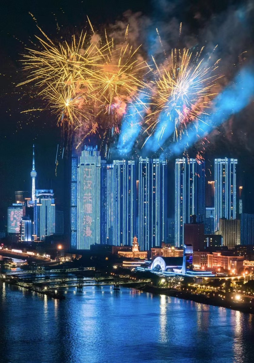 ojh8284's tweet photo. Midnight of Lunar New Year  Fireworks light up the sky, dumplings steam on the table, and all wishes for luck are on the way. Happy Spring Festival to you and yours! https://t.co/w3NgeMeEOh