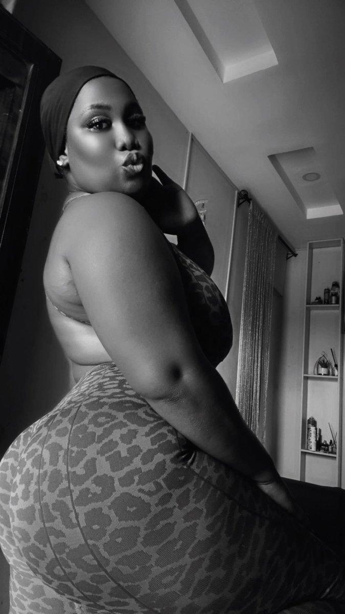 omoiyaonibata's tweet photo. Serving cheeks 🤭 https://t.co/yJLm2ewnr1