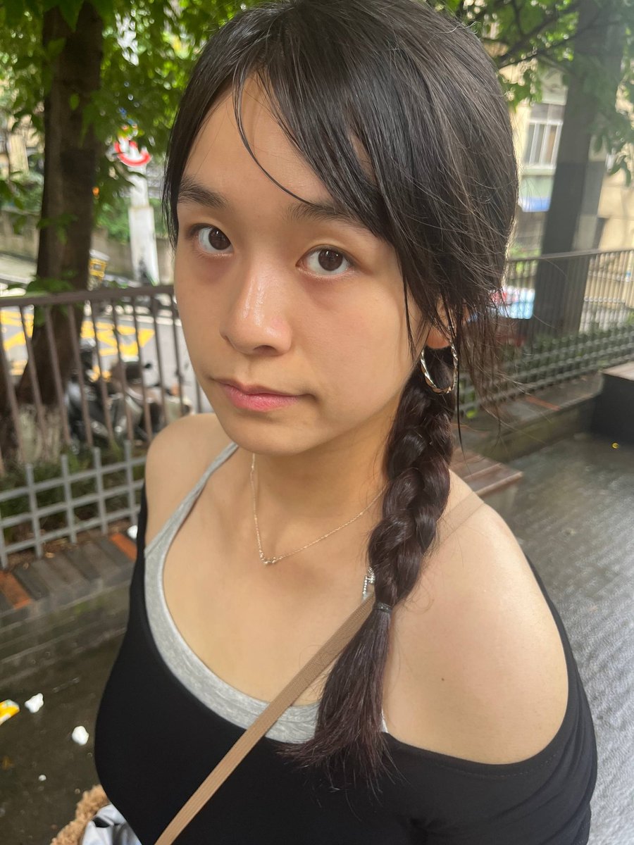 POTTERasdfg's tweet photo. 分享女友美照 https://t.co/HrbLSG2JAB