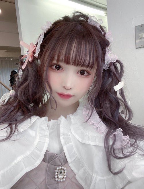 genkai_nyanko's tweet photo. この時期になると5しゃいのこと思いだしちゃうな。メイクでこんなに変わるんだよって希望をくれて、高校生の頃の私は救われた。可愛くて、明るくて、努力家で、誰よりも優しくて、これから先何年経っても私の憧れは5しゃいだよ。ずっと大好きだからね。世界一可愛い笑顔の素敵な私のお姫様。 https://t.co/bOsDXWEvKT