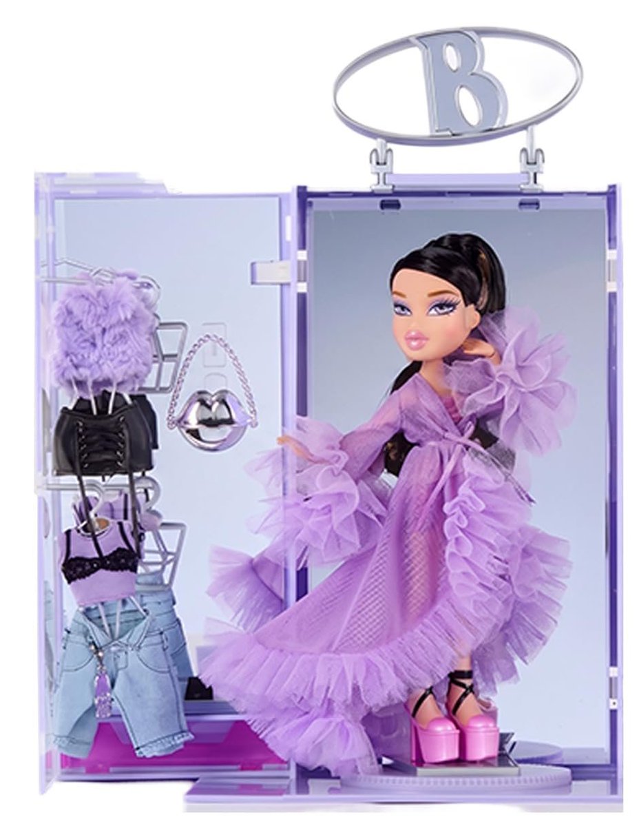 Buhtim_tg's tweet photo. Prototype of the Bratz What'z in My Closet Playset with Dana doll 
+ promotional video https://t.co/jNnWWYqKH9
