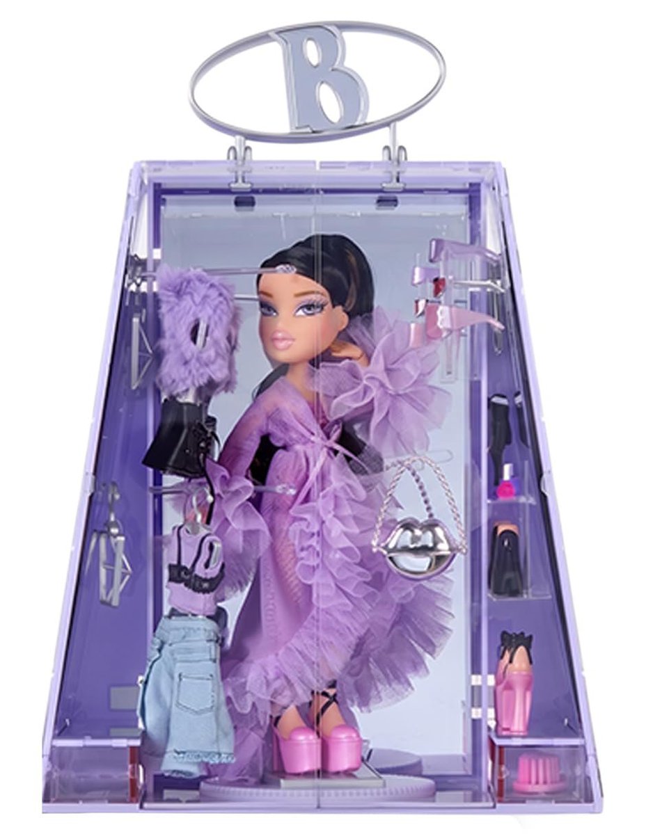Buhtim_tg's tweet photo. Prototype of the Bratz What'z in My Closet Playset with Dana doll 
+ promotional video https://t.co/jNnWWYqKH9