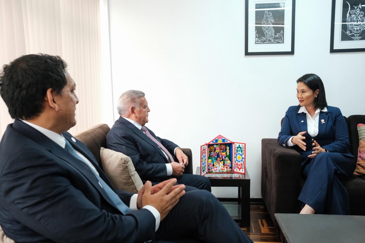 ope_peru's tweet photo. La presidenta electa, Keiko Fujimori, recibió la visita del excandidato presidencial César Acuña. https://t.co/6vVJ93JfJT