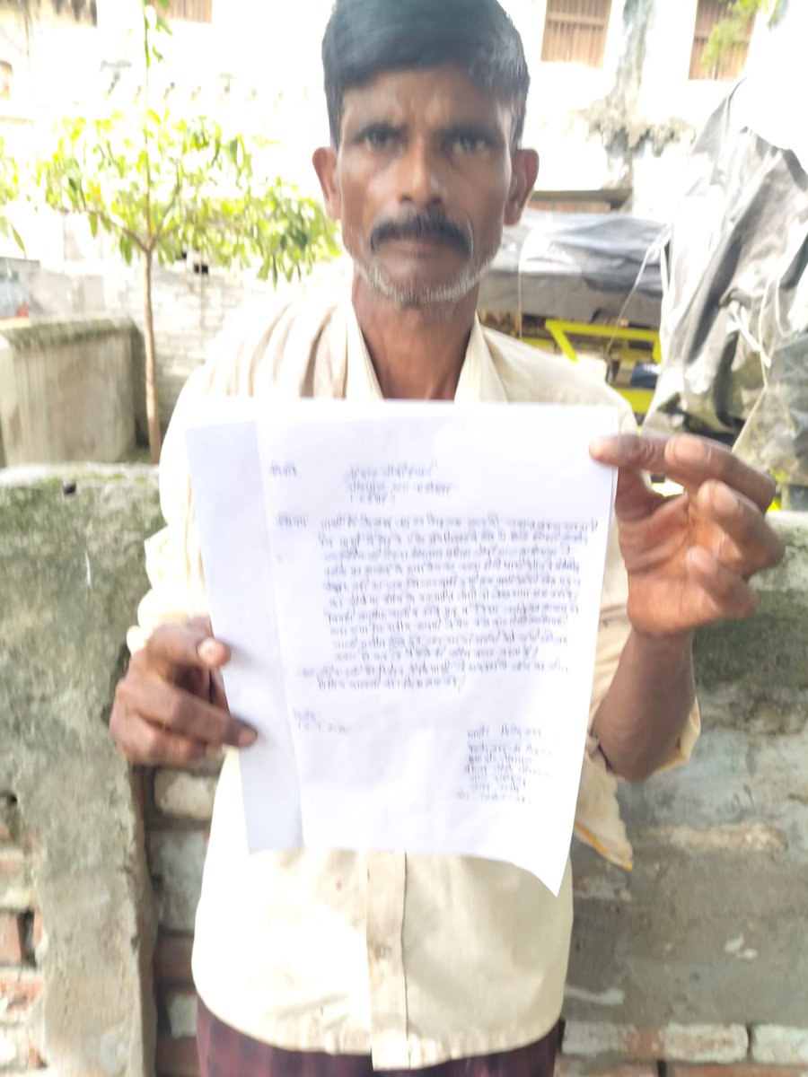 VBNEWSHARDOI's tweet photo. #हरदोई 
लकड़ी माफियाओं के हौसले बुलंद ,पीड़ित की यूकेलिप्टस काट कर पीड़ित को धमकी। पीड़ित व ग्राम वासियों का कहना हैं।कि दंबगों के साथ लकड़ी माफिया घटना को अंजाम दिया। पूर्व में इस प्रकार की घटनाएं सरकारी लकड़ी रात को कटवाने का आरोप है। #कासिमपुर @hardoipolice 
@Uppolice @dgpup https://t.co/EG9hsuHv0X